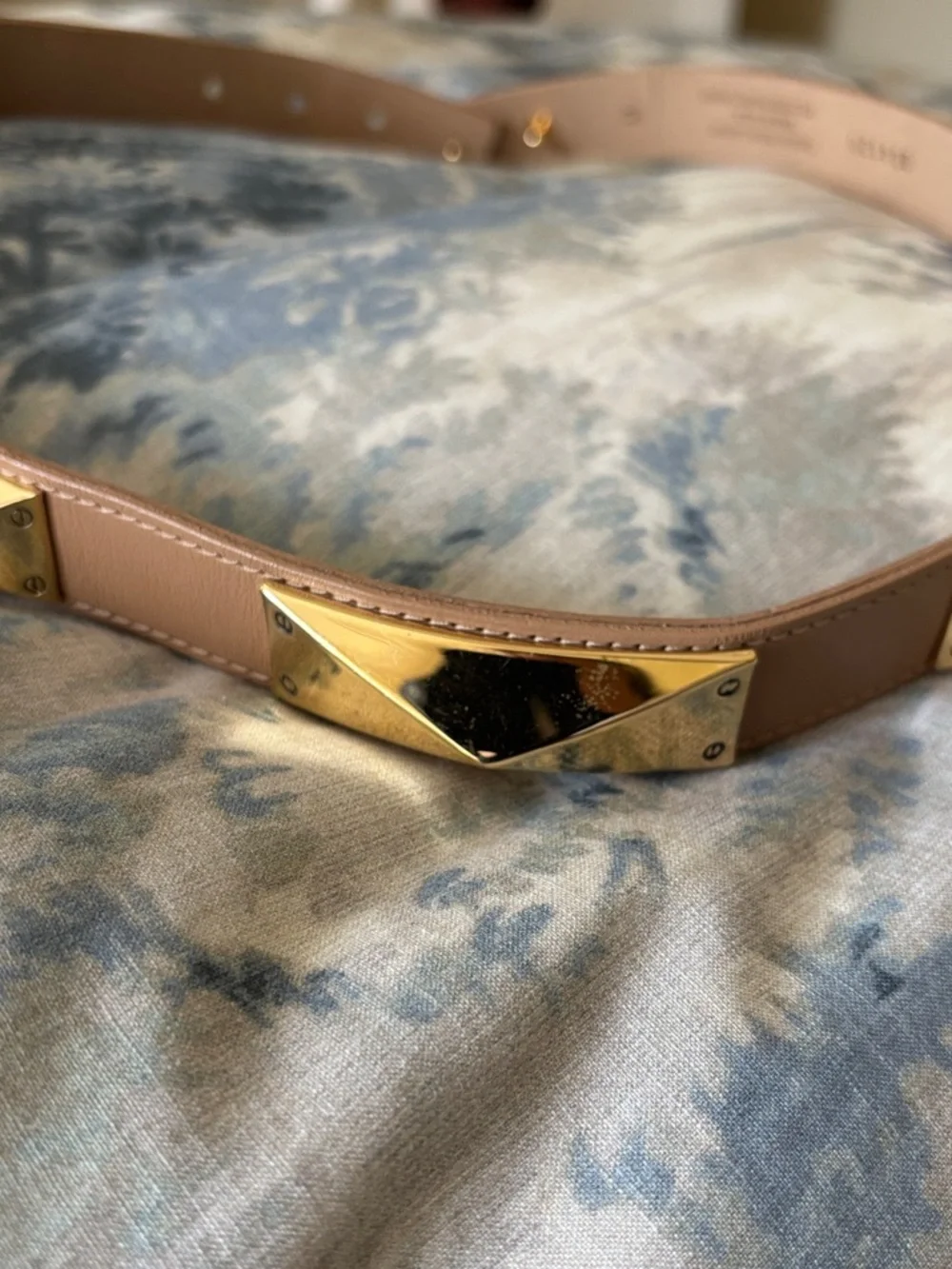 St. John Nude Skinny Leather Belt with Gold Pyramid Hardware